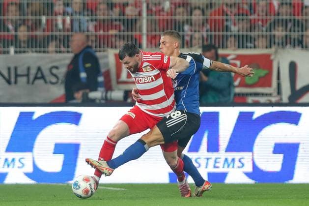 28 09 2025, xtgx, Soccer 1 Bundesliga Union Berlin Hamburger SV v l Oliver Burke Union Berlin, 7 , Miro Muheim HSV, 28 Zweikampf, Duell, Kampf, tackle DFL DFB REGULATIONS PROHIBIT ANY USE OF PHOTOGRAPHS as IMAGE SEQUENCES and or QUASI VIDEO Berlin