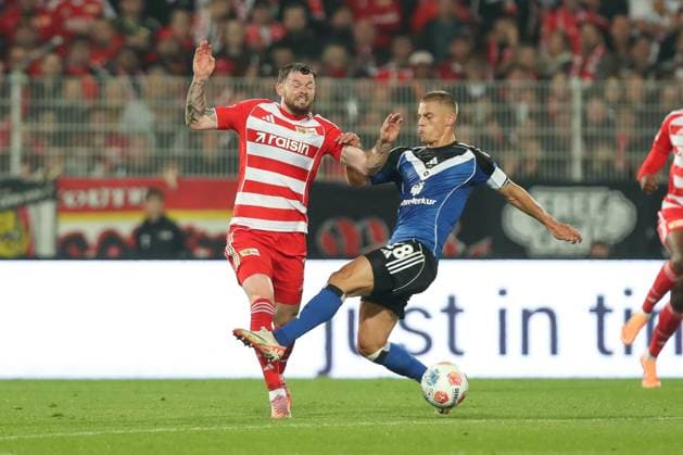 28 09 2025, xtgx, Soccer 1 Bundesliga Union Berlin Hamburger SV v l Oliver Burke Union Berlin, 7 , Miro Muheim HSV, 28 Zweikampf, Duell, Kampf, tackle DFL DFB REGULATIONS PROHIBIT ANY USE OF PHOTOGRAPHS as IMAGE SEQUENCES and or QUASI VIDEO Berlin