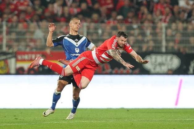 28 09 2025, xtgx, Soccer 1 Bundesliga Union Berlin Hamburger SV v l Oliver Burke Union Berlin, 7 , Miro Muheim HSV, 28 Zweikampf, Duell, Kampf, tackle DFL DFB REGULATIONS PROHIBIT ANY USE OF PHOTOGRAPHS as IMAGE SEQUENCES and or QUASI VIDEO Berlin