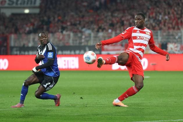 28 09 2025, xtgx, Fussball 1 Bundesliga Union Berlin Hamburger SV v l Jean Luc Dompe HSV, 7 , Ilyas Ansah Union Berlin, 10 Zweikampf, Duell, Kampf, tackle DFL DFB REGULATIONS PROHIBIT ANY USE OF PHOTOGRAPHS as IMAGE SEQUENCES and or QUASI VIDEO Berlin