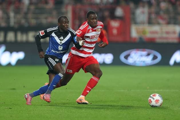 28 09 2025, xtgx, Fussball 1 Bundesliga Union Berlin Hamburger SV v l Jean Luc Dompe HSV, 7 , Ilyas Ansah Union Berlin, 10 Zweikampf, Duell, Kampf, tackle DFL DFB REGULATIONS PROHIBIT ANY USE OF PHOTOGRAPHS as IMAGE SEQUENCES and or QUASI VIDEO Berlin