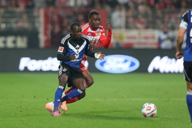28 09 2025, xtgx, Fussball 1 Bundesliga Union Berlin Hamburger SV v l Jean Luc Dompe HSV, 7 , Ilyas Ansah Union Berlin, 10 Zweikampf, Duell, Kampf, tackle DFL DFB REGULATIONS PROHIBIT ANY USE OF PHOTOGRAPHS as IMAGE SEQUENCES and or QUASI VIDEO Berlin