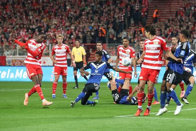 28 09 2025, xtgx, Soccer 1 Bundesliga Union Berlin Hamburger SV v l Ilyas Ansah Union Berlin, 10 goal shot, shoots the ball on goal, shot DFL DFB REGULATIONS PROHIBIT ANY USE OF PHOTOGRAPHS as IMAGE SEQUENCES and or QUASI VIDEO Berlin