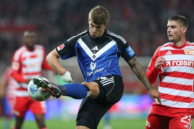 28 09 2025, xtgx, Soccer 1 Bundesliga Union Berlin Hamburger SV v l Luka Vuskovic HSV, 44 am Ball, plays the ball DFL DFB REGULATIONS PROHIBIT ANY USE OF PHOTOGRAPHS as IMAGE SEQUENCES and or QUASI VIDEO Berlin