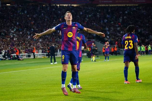 ESP: FC Barcelona, Barca - Real Sociedad. La Liga EA Sports. Date 7 Robert Lewandowski of FC Barcelona celebrates after scoring the 2-1 during the La Liga EA Sports match between FC Barcelona and Real Sociedad played at Lluis Companys Stadium on September 28 2025 in Barcelona, Spain. kpng Copyright: xBaguxBlancox xPRESSINx PS_240928_BAR_RSO_2526_009