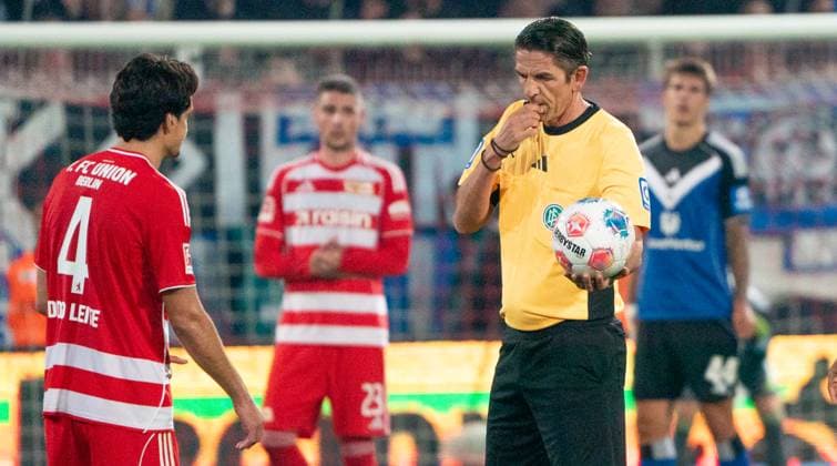 28 9 2025, Football, GER, Men, 1 Bundesliga, DFL, Matchday 5, 1 FC Union Berlin Hamburger SV Referee Deniz Aytekin 2 v re Berlin Stadion An der Alten Förtserei Berlin Germany