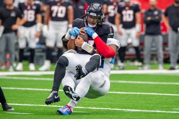 September 28, 2025: Houston Texans quarterback CJ. Stroud (7) is sacked by Tennessee Titans defensive tackle Jeffery Simmons (98) during a game between the Tennessee Titans and the Houston Texans in Houston, TX. .. CSM USA - ZUMAc04_ 20250928_faf_c04_005 Copyright: xTraskxSmithx
