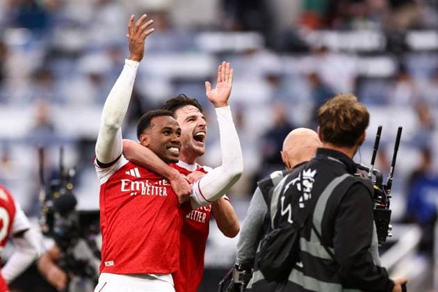 Newcastle United gegen Arsenal 28. September 2025, Newcastle Premier League Fußball Newcastle United gegen Arsenal Declan Rice von Arsenal und Gabriel von Arsenal feiern den Sieg Foto Jacques Feeney Abseits Newcastle UK  Copyright: xJacquesxFeeneyx xOffsidexOffside