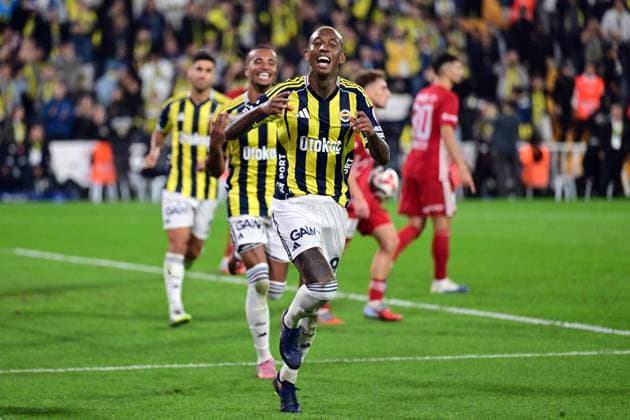 Fenerbahce v Antalyaspor - Turkish Super Lig ISTANBUL, TURKIYE - SEPTEMBER 28: Anderson Talisca of Fenerbahce celebrates after scoring a goal during the Turkish Super Lig match between Fenerbahce and Hesap.com Antalyaspor at Chobani Stadium in Istanbul, Turkiye, on September 28, 2025. Serhat Cagdas Anadolu Istanbul Turkey. Editorial use only. Please get in touch for any other usage.  Copyright: x2025xAnadoluxSerhatxCagdasx