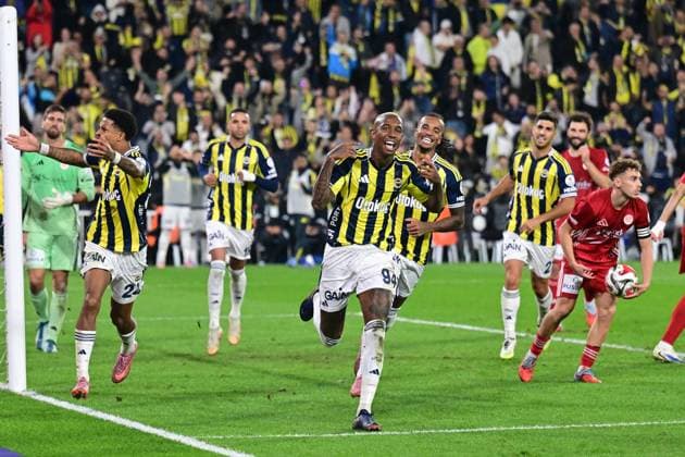Fenerbahce v Antalyaspor - Turkish Super Lig ISTANBUL, TURKIYE - SEPTEMBER 28: Anderson Talisca of Fenerbahce celebrates after scoring a goal during the Turkish Super Lig match between Fenerbahce and Hesap.com Antalyaspor at Chobani Stadium in Istanbul, Turkiye, on September 28, 2025. Serhat Cagdas Anadolu Istanbul Turkey. Editorial use only. Please get in touch for any other usage.  Copyright: x2025xAnadoluxSerhatxCagdasx