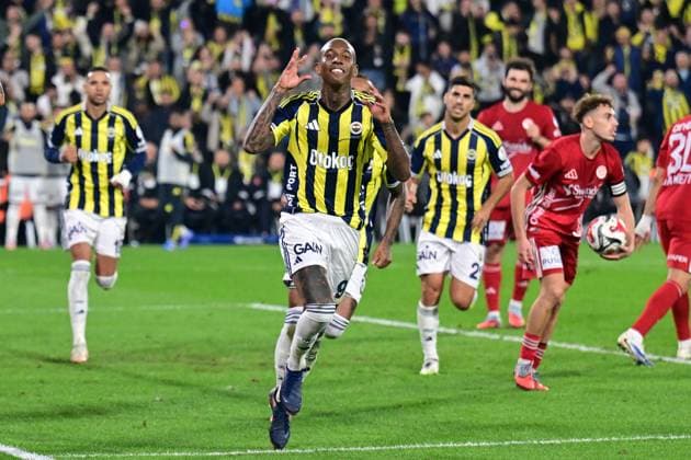 Fenerbahce v Antalyaspor - Turkish Super Lig ISTANBUL, TURKIYE - SEPTEMBER 28: Anderson Talisca of Fenerbahce celebrates after scoring a goal during the Turkish Super Lig match between Fenerbahce and Hesap.com Antalyaspor at Chobani Stadium in Istanbul, Turkiye, on September 28, 2025. Serhat Cagdas Anadolu Istanbul Turkey. Editorial use only. Please get in touch for any other usage.  Copyright: x2025xAnadoluxSerhatxCagdasx