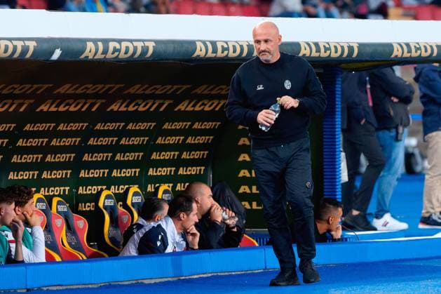 coach Vincenzo Italiano of Bologna FC during US Lecce vs Bologna FC, Italian soccer Serie A match in Lecce, Italy, September 28 2025  Copyright: xEmmanuelexMastrodonato IPAxSportx xipa-agency.netx xx IPA_65884256 IPA_Agency_IPA65884256