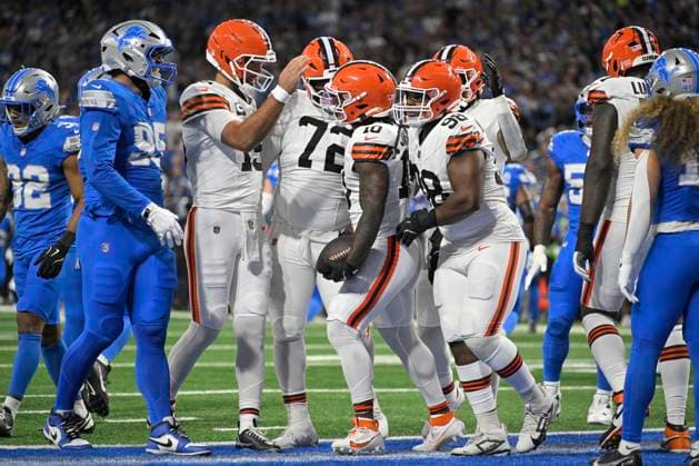 DETROIT, MI - SEPTEMBER 28: Cleveland Browns RB Quinshon Judkins (10) celebrates his touchdown with teammates during the game between Cleveland Browns and Detroit Lions on September 28, 2025 at Ford Field in Detroit, MI ( CSM) Detroit United States - ZUMAc04_ 20250928_zma_c04_023 Copyright: xAllanxDranbergx