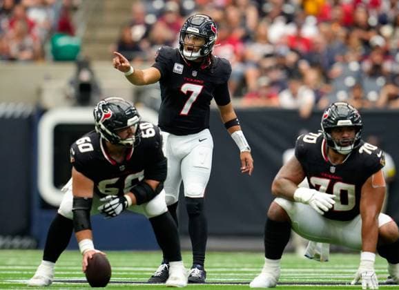 September 28, 2025, Houston, Texas, USA: Houston Texans quarterback C.J. STROUD (7) calls out at the line of scrimmage before a snap during the first half of an NFL, American Football Herren, USA game between the Houston Texans and the Tennessee Titans on September 28, 2025 in Houston, Texas. Houston USA - ZUMAc201 20250928_zap_c201_005 Copyright: xScottxColemanx