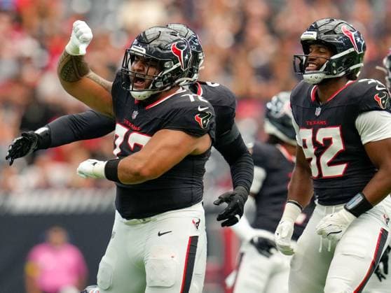 September 28, 2025, Houston, Texas, USA: Houston Texans defensive tackle TOMMY TOGIAI (72) gestures after a defensive play during the first half of an NFL, American Football Herren, USA game between the Houston Texans and the Tennessee Titans on September 28, 2025 in Houston, Texas. Houston USA - ZUMAc201 20250928_zap_c201_008 Copyright: xScottxColemanx