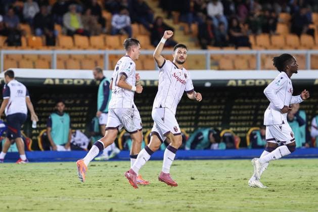 Riccardo Orsolini of Bologna FC celebrates the goal scored during US Lecce vs Bologna FC, Italian soccer Serie A match in Lecce, Italy, September 28 2025  Copyright: xMassimilianoxCarnabuci IPAxSportx xipa-agency.netx xx IPA_65884369 IPA_Agency_IPA65884369