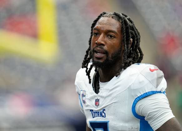 September 28, 2025, Houston, Texas, USA: Tennessee Titans quarterback CAM WARD (1) before the start of an NFL, American Football Herren, USA game between the Houston Texans and the Tennessee Titans on September 28, 2025 in Houston, Texas. Houston USA - ZUMAc201 20250928_zap_c201_020 Copyright: xScottxColemanx
