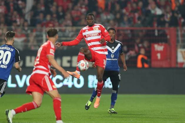 28 09 2025, xtgx, Soccer 1 Bundesliga Union Berlin Hamburger SV v l Ilyas Ansah Union Berlin, 10 am Ball, plays the ball DFL DFB REGULATIONS PROHIBIT ANY USE OF PHOTOGRAPHS as IMAGE SEQUENCES and or QUASI VIDEO Berlin