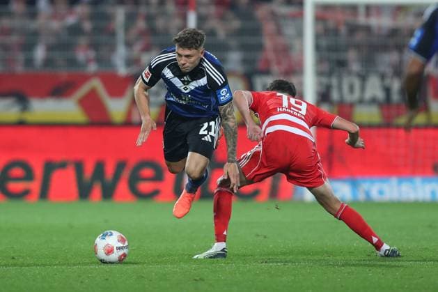 28 09 2025, xtgx, Soccer 1 Bundesliga Union Berlin Hamburger SV v l Nicolai Remberg HSV, 21 , Janik Haberer Union Berlin, 19 Zweikampf, Duell, Kampf, tackle DFL DFB REGULATIONS PROHIBIT ANY USE OF PHOTOGRAPHS as IMAGE SEQUENCES and or QUASI VIDEO Berlin