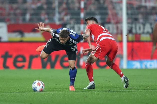 28 09 2025, xtgx, Soccer 1 Bundesliga Union Berlin Hamburger SV v l Nicolai Remberg HSV, 21 , Janik Haberer Union Berlin, 19 Zweikampf, Duell, Kampf, tackle DFL DFB REGULATIONS PROHIBIT ANY USE OF PHOTOGRAPHS as IMAGE SEQUENCES and or QUASI VIDEO Berlin
