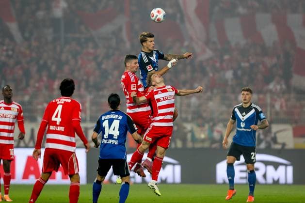 28 09 2025, xtgx, Soccer 1 Bundesliga Union Berlin Hamburger SV v l Andrej Ilic Union Berlin, 23 , Miro Muheim HSV, 28 , Andras Schaefer Schäfer, Union Berlin, 13 duel, duel, fight, tackle DFL DFB REGULATIONS PROHIBIT ANY USE OF PHOTOGRAPHS as IMAGE SEQUENCES and or QUASI VIDEO Berlin