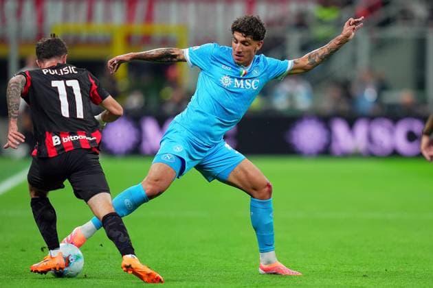 zna33z fights for the ball with AC Milan s Christian Pulisic during the Serie A soccer match between Milan and Napoli at the San Siro Stadium in Milan , north Italy - Sunday , September 28 , 2025. - Soccer .  Copyright: xSpada LaPressex