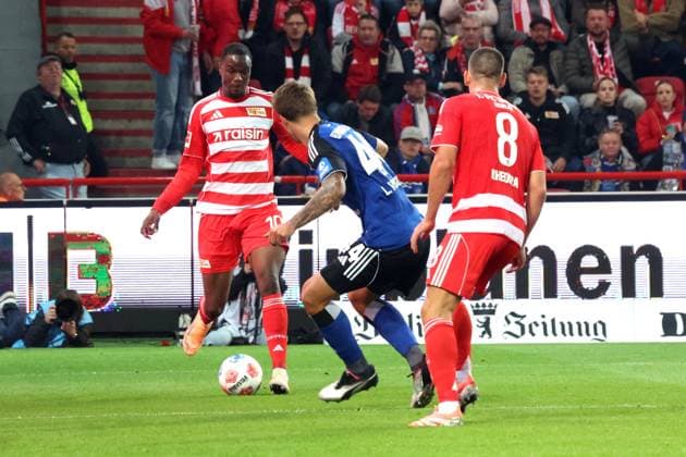DEU, DFL, 1 FBL, 1 FC Union vs Hamburger SV, 28 09 2025, Stadion Alte Foersterei, Berlin, DEU, DFL, 1 FBL, 1 FC Union vs Hamburger SV, im Bild Ilyas Ansah 1 FC Union Berlin 10 , Rani Khedira 1 FC Union Berlin 8 , Luka Vuskovic Hamburger SV 44 DFL regulations prohibit any use of Photographs as image sequences and or quasi video nordphotoxGmbHx xEngler nph00076