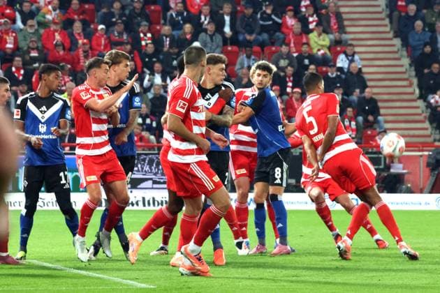DEU, DFL, 1 FBL, 1 FC Union vs Hamburger SV, 28 09 2025, Stadion Alte Foersterei, Berlin, DEU, DFL, 1 FBL, 1 FC Union vs Hamburger SV, in the picture Danilho Doekhi 1 FC Union Berlin 5 , Rani Khedira 1 FC Union Berlin 8 , Janik Haberer 1 FC Union Berlin 19 , Daniel Elfadli Hamburger SV 8 , Warmed Omari Hamburger SV 17 DFL regulations prohibit any use of Photographs as image sequences and or quasi video nordphotoxGmbHx xEngler nph00076