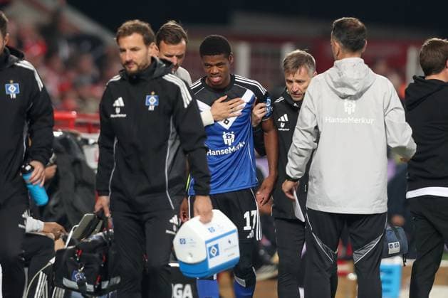 28.09.2025, xtgx, Fussball - 1.Bundesliga Union Berlin - Hamburger SV v.l. Warmed Omari (HSV, 17) verlezt, Verletzung (DFL DFB REGULATIONS PROHIBIT ANY USE OF PHOTOGRAPHS as IMAGE SEQUENCES and or QUASI-VIDEO) Berlin