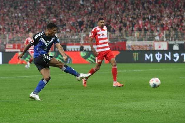 28 09 2025, xtgx, Fussball 1 Bundesliga Union Berlin Hamburger SV v l Ransford Koenigsdoerffer HSV, 11 schiesst Tor, Torschuetze, erzielt Tor, Treffer, scores the goal DFL DFB REGULATIONS PROHIBIT ANY USE OF PHOTOGRAPHS as IMAGE SEQUENCES and or QUASI VIDEO Berlin