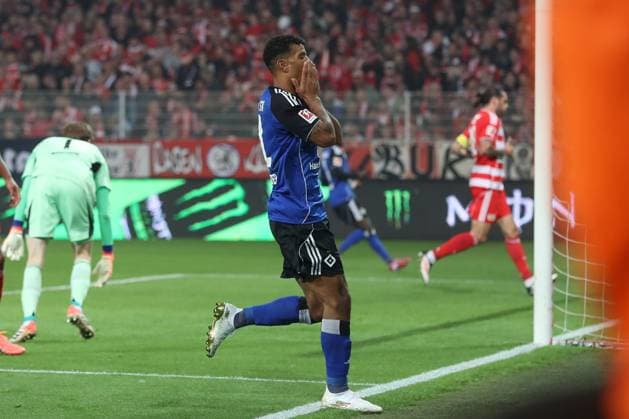 28 09 2025, xtgx, Fussball 1 Bundesliga Union Berlin Hamburger SV v l Ransford Koenigsdoerffer HSV, 11 enttaeuscht, schaut enttaeuscht, niedergeschlagen, disappointed DFL DFB REGULATIONS PROHIBIT ANY USE OF PHOTOGRAPHS as IMAGE SEQUENCES and or QUASI VIDEO Berlin