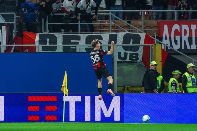 Alexis Saelemaekers of AC Milan celebrates after scoring a goal during Serie A 2025 26 football match between AC Milan and SSC Napoli at San Siro Stadium  Copyright: xFabrizioxCarabelli IPAxSportx xipa-agency.netx xx IPA_65886327 IPA_Agency_IPA65886327