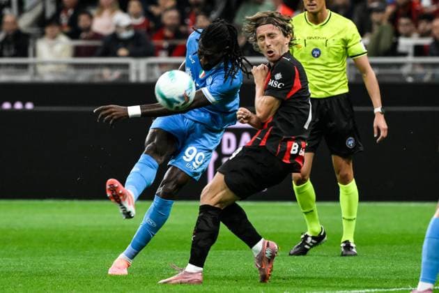 Frank Anguissa of SSC Napoli and Luka Modric of AC Milanduring the Serie A 2025 2026 football match between AC Milan and SSC Napoli at San Siro Stadium in Milano (Italy), September 28, 2025. andreaxstaccioli
