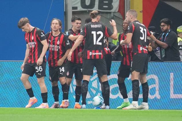 MILAN, ITALY, SEPTEMBER 28: players of AC Milan celebrate during the Serie A match between AC Milan and SSC Napoli in Milan, Italy. Copyright: xFOTOAGENZIAx