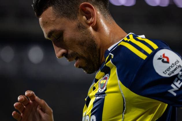 Fenerbahce vs Antalyaspor - 7th week Trendyol Super League 2025-26 Fenerbahce player walks to corner. Fenerbahce SK and Antalyaspor faced each other at 7th week of Trendyol Super League 2025 26. The match took place in Ulker Fenerbahce Sukru Saracoglu Stadium on September 28, 2025. Istanbul Istanbul Turkey Copyright: xBurakxBasturkx