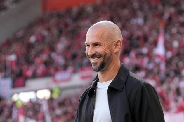 Christian Ilzer TSG Hoffenheim, Head Coach , Germany, Football, 1 Bundesliga, Matchday 5, 2025 2026, SC Freiburg vs TSG Hoffenheim, 28 09 2025, Europa Park Stadion, Freiburg, Germany DFL REGULATIONS PROHIBIT ANY USE OF PHOTOGRAPHS AS IMAGE SEQUENCES AND OR QUASI VIDEO Freiburg Europa Park Stadion Baden Württemberg Germany Copyright: xArnexAmbergx