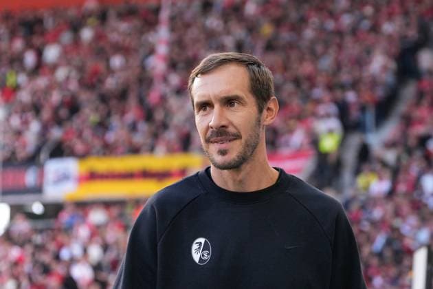 Julian Schuster SC Freiburg, Coach , Germany, Soccer, 1 Bundesliga, Matchday 5, 2025 2026, SC Freiburg vs TSG Hoffenheim, 28 09 2025, Europa Park Stadion, Freiburg, Germany DFL REGULATIONS PROHIBIT ANY USE OF PHOTOGRAPHS AS IMAGE SEQUENCES AND OR QUASI VIDEO Freiburg Europa Park Stadion Baden Württemberg Germany Copyright: xArnexAmbergx