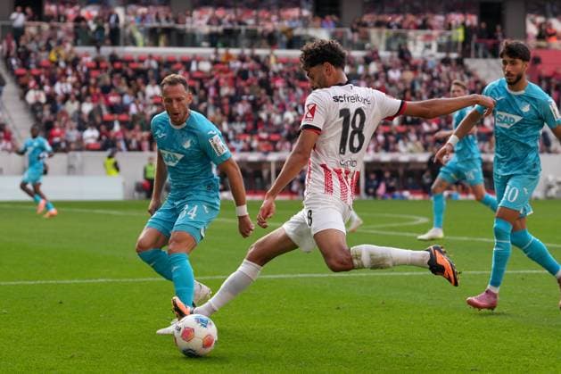 Eren Sami Dinkci SC Freiburg, 18 on the ball , Germany, Soccer, 1 Bundesliga, Matchday 5, 2025 2026, SC Freiburg vs TSG Hoffenheim, 28 09 2025, Europa Park Stadion, Freiburg, Germany DFL REGULATIONS PROHIBIT ANY USE OF PHOTOGRAPHS AS IMAGE SEQUENCES AND OR QUASI VIDEO Freiburg Europa Park Stadion Baden Württemberg Germany Copyright: xArnexAmbergx