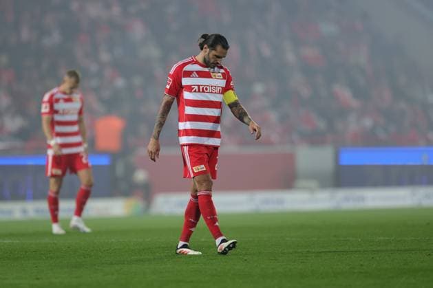 1 Soccer Bundesliga Union Berlin Hamburger SV Christopher Trimmel Union Berlin 28 disappointed, during the match in the 1 Soccer Bundesliga Union Berlin Hamburger SV in Berlin, Stadion An der alten Försterei , on 28 09 2025 DFB regulations prohibit any use of photographs as image sequences and or quasi video Copyright: xBEAUTIFULxSPORTS Frankex