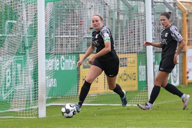 Soccer DFB Pokal Women BSG Chemie Leipzig vs FC Carl Zeiss Jena 28 09 2025 Captain Fenja Schönball 24, Chemie Leipzig saves just before the goal line Soccer, DFB Pokal Women, Season 2025 2026, 1 Round BSG Chemie Leipzig vs FC Carl Zeiss Jena on 28 09 2025 at Alfred Kunze Sportpark, Leipzig Leutzsch Copyright: xBEAUTIFULxSPORTS JanxKaeferx