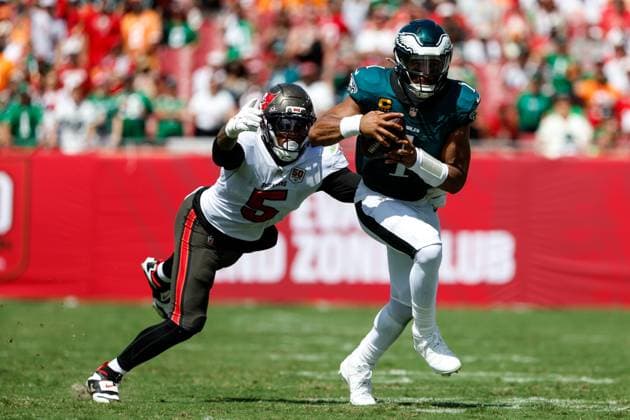 September 28, 2025, Tampa, Florida, USA: Tampa Bay Buccaneers outside linebacker Haason Reddick (5) tackles Philadelphia Eagles quarterback Jalen Hurts (1) during the second quarter at Raymond James Stadium in Tampa on Sunday, Sept. 28, 2025. Tampa USA - ZUMAs70_ 20250928_zan_s70_038 Copyright: xJeffereexWoox
