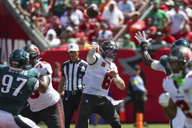September 28, 2025, Tampa, Florida, USA: Tampa Bay Buccaneers quarterback Baker Mayfield (6) throws a pass in the second quarter against the Philadelphia Eagles on Sunday, Sept. 28, 2025 in Tampa. Tampa USA - ZUMAs70_ 20250928_zan_s70_042 Copyright: xLuisxSantanax