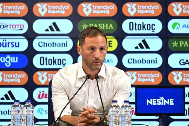 Fenerbahce v Antalyaspor - Turkish Super Lig ISTANBUL, TURKIYE - SEPTEMBER 28: Fenerbahce head coach Domenico Tedesco answers questions during a press conference, PK, Pressekonferenz after the Trendyol Super Lig match between Fenerbahce and Hesap.com Antalyaspor at Chobani Stadium in Istanbul, Turkiye, on September 28, 2025. Serhat Cagdas Anadolu Istanbul Turkey. Editorial use only. Please get in touch for any other usage.  Copyright: x2025xAnadoluxSerhatxCagdasx