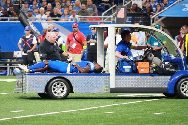 Cleveland Browns vs Detroit Lions DETROIT,MICHIGAN-SEPTEMBER 28: Detroit Lions cornerback DJ. Reed 4 leaves the field with an injury during the second half of an NFL, American Football Herren, USA football game between the Cleveland Browns and the Detroit Lions in Detroit, Michigan USA, on Sunday, September 28, 2025 Detroit Michigan United States  Copyright: xJorgexLemusx originalFilename:lemus-clevelan250928_np0Sd.jpg