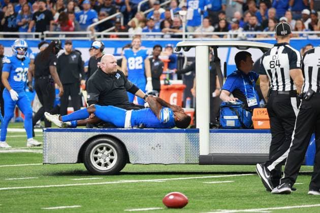 Cleveland Browns vs Detroit Lions DETROIT,MICHIGAN-SEPTEMBER 28: Detroit Lions cornerback DJ. Reed 4 leaves the field with an injury during the second half of an NFL, American Football Herren, USA football game between the Cleveland Browns and the Detroit Lions in Detroit, Michigan USA, on Sunday, September 28, 2025 Detroit Michigan United States  Copyright: xJorgexLemusx originalFilename:lemus-clevelan250928_npiNW.jpg