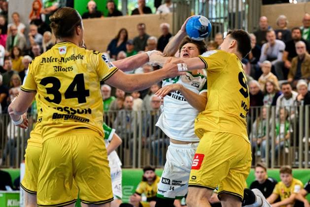 Backngang 2 HBL 25 26 HC Oppenweiler Backnang HSG Krefeld f li Joern Persson Krefeld , Valentin Abt HCOB , Matija Mircic Krefeld Backnang Murrtal Arena Baden Württemberg Germany