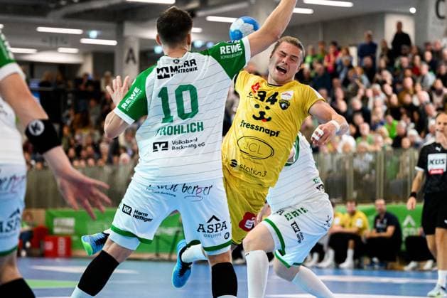 Backngang 2 HBL 25 26 HC Oppenweiler Backnang HSG Krefeld v li Nick Fröhlich Froelich HCOB ,Joern Persson Krefeld Backnang Murrtal Arena Baden Württemberg Germany