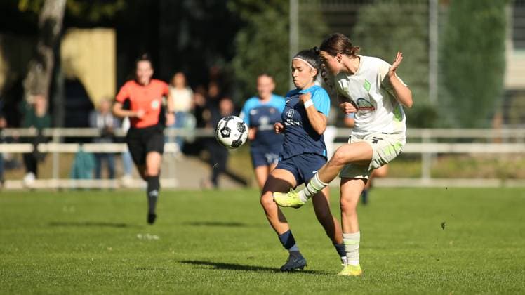 28 09 2025, Football, Season 2025 2026, Womens DFB Cup, First main round, SC Victoria Hamburg SV Werder Bremen Irem Üstün SCV, l , Lara Schmidt Wandsbek Hamburg