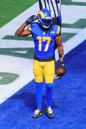 September 28, 2025, Inglewood, California, USA: 17 Davante Adams, WR of the Los Angeles Rams scores a touchdown during their regular NFL, American Football Herren, USA season game against the Indianapolis Colts on Sunday September 28, 2025 at SoFi Stadium in Inglewood, California. ARIANA RUIZ PI Inglewood USA - ZUMAp124 20250928_zaa_p124_009 Copyright: xArianaxRuizx