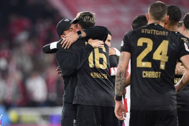 Coach Sebastian HOENESS, Hoeneß S and Atakan KARAZOR S Final cheer, cheers after the end of the match, jubilation, jubeln, joy, cheers, Fußball 1 Bundesliga, 5 Spieltag, matchday5, 1 FC Koeln K VfB Stuttgart S 1 2 am 31 08 2025 in Koeln Germany DFL regulations prohibit any use of photographs as image sequences and or quasi video Â